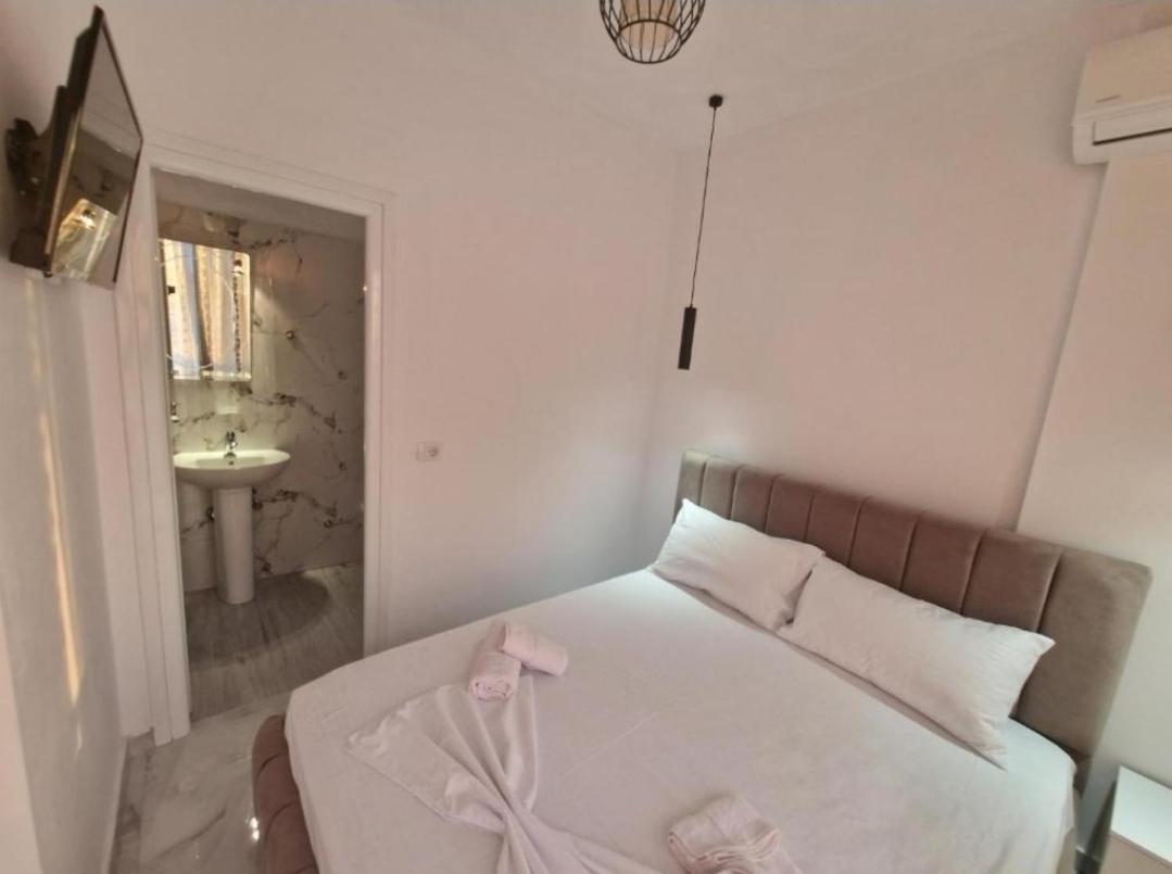 Blue Hotel Εξαμίλιο Εξωτερικό φωτογραφία