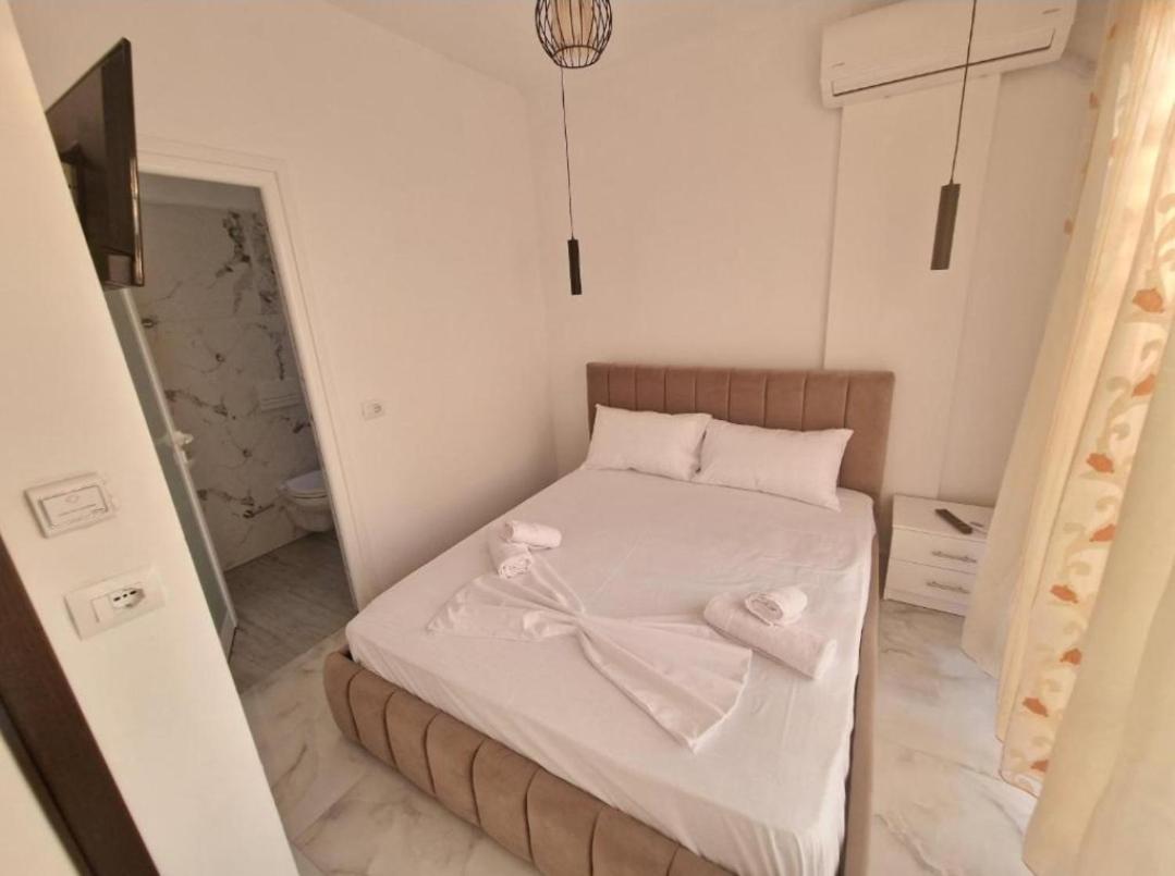 Blue Hotel Εξαμίλιο Εξωτερικό φωτογραφία